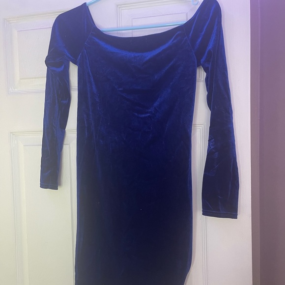 Pretty Little Thing Blue Ruched Dress. - Picture 2 of 2